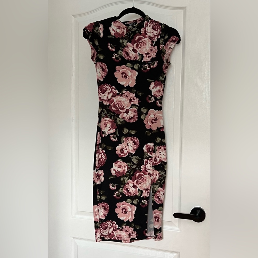 Black Floral Body-con Dress